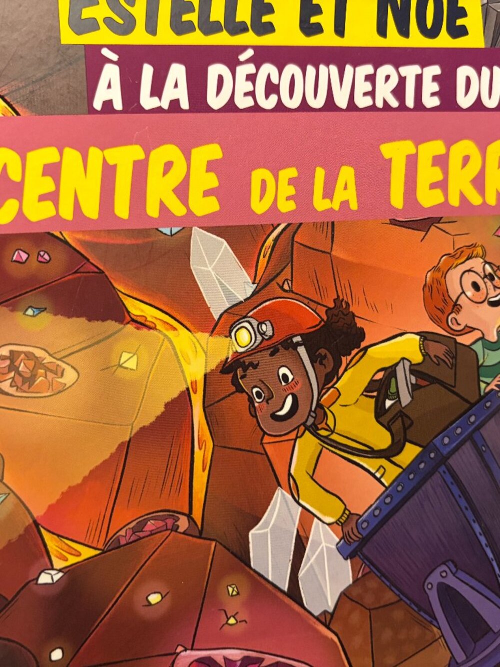 🌋 FRENCH Kids STEM Hardcover: Estelle et Noé à la découverte du Centre de la Te